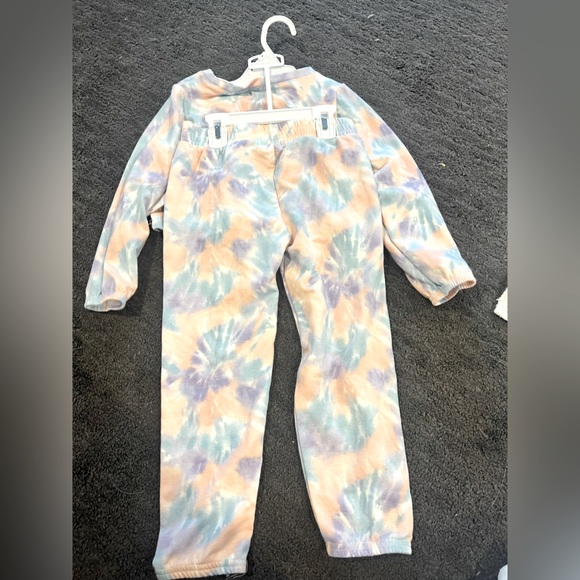 NWT Kids Tie Dye Unicorn Sequin Sweatsuit - Picture 2 of 2